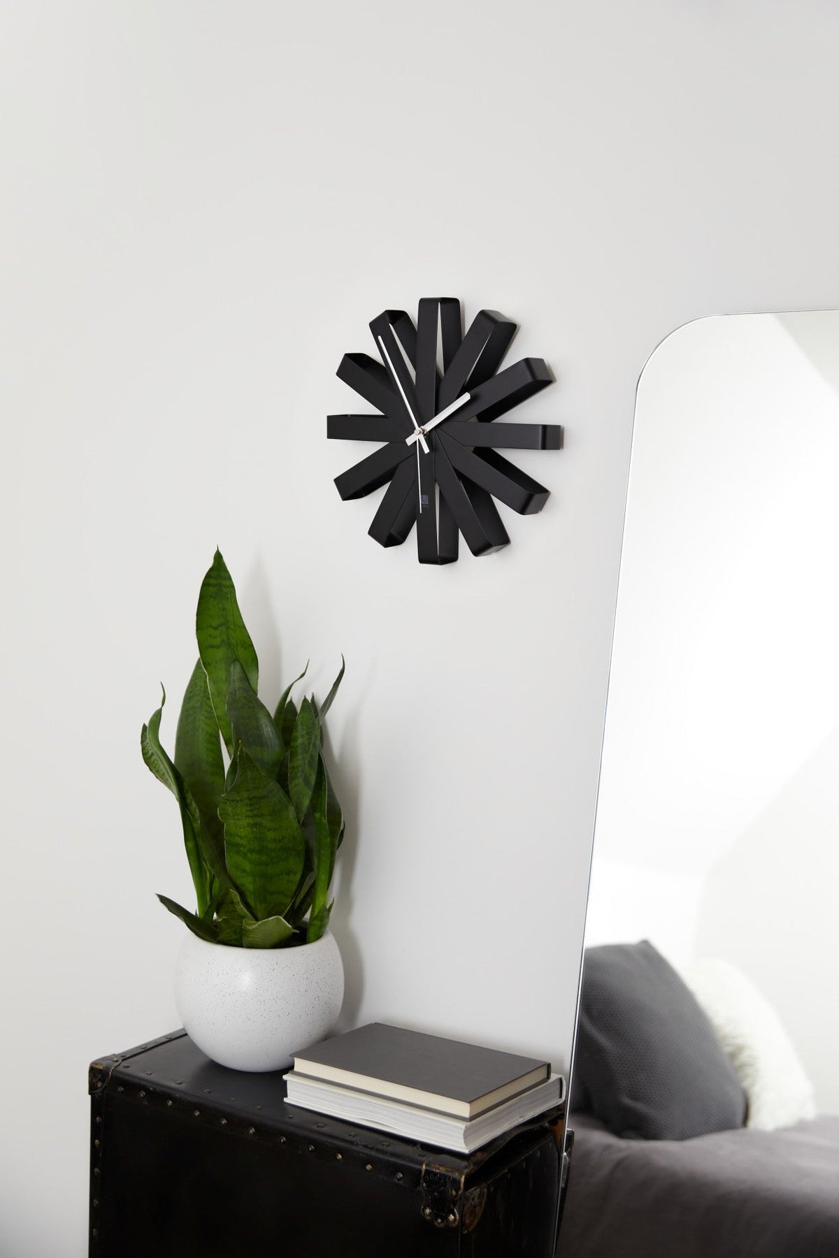 Abstract Ribbon Style Wall Timepiece, Minimalist Decorative Clock for Home, Office, Dorm & Gift